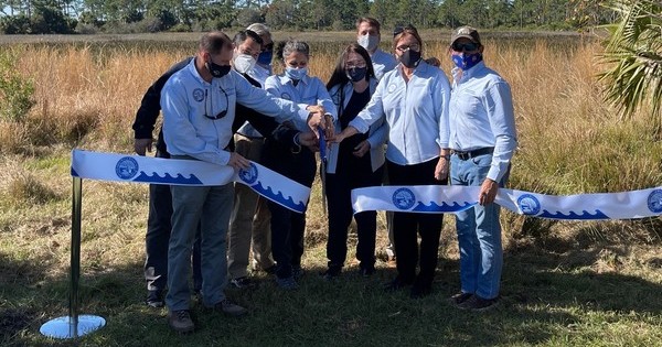 people cutting ribbon