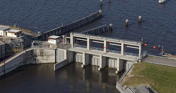 lake okeechobee lock