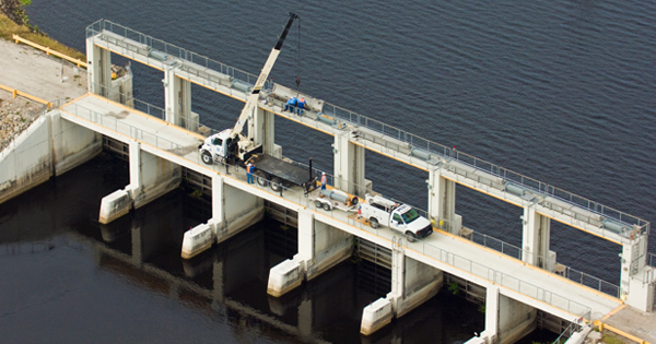 structure maintenance- people working