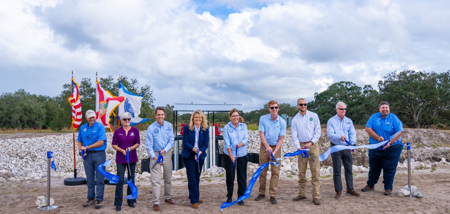 Ribbon Cutting photo from El Maximo